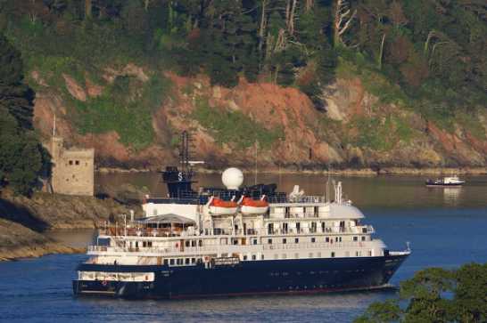 01 July 2021 - 20-17-42

--------------
Cruise ship Hebridean Sky departs Dartmouth